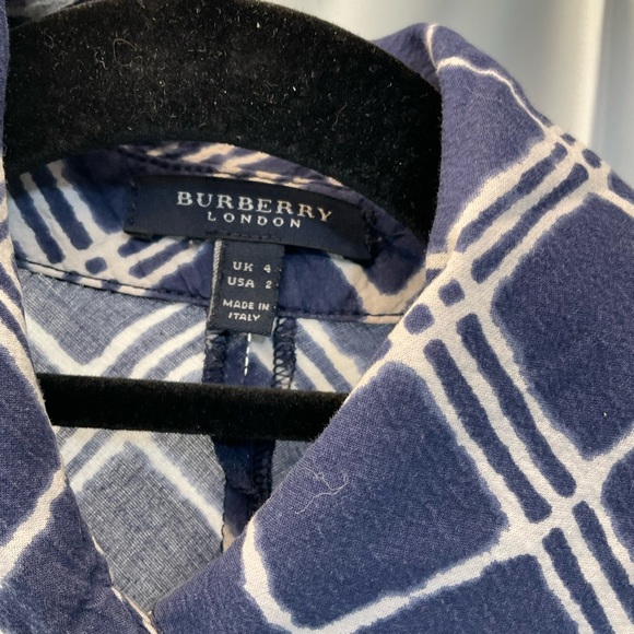 Elegant sheer Burberry buttoned up short sleeve dress - Picture 2 of 3